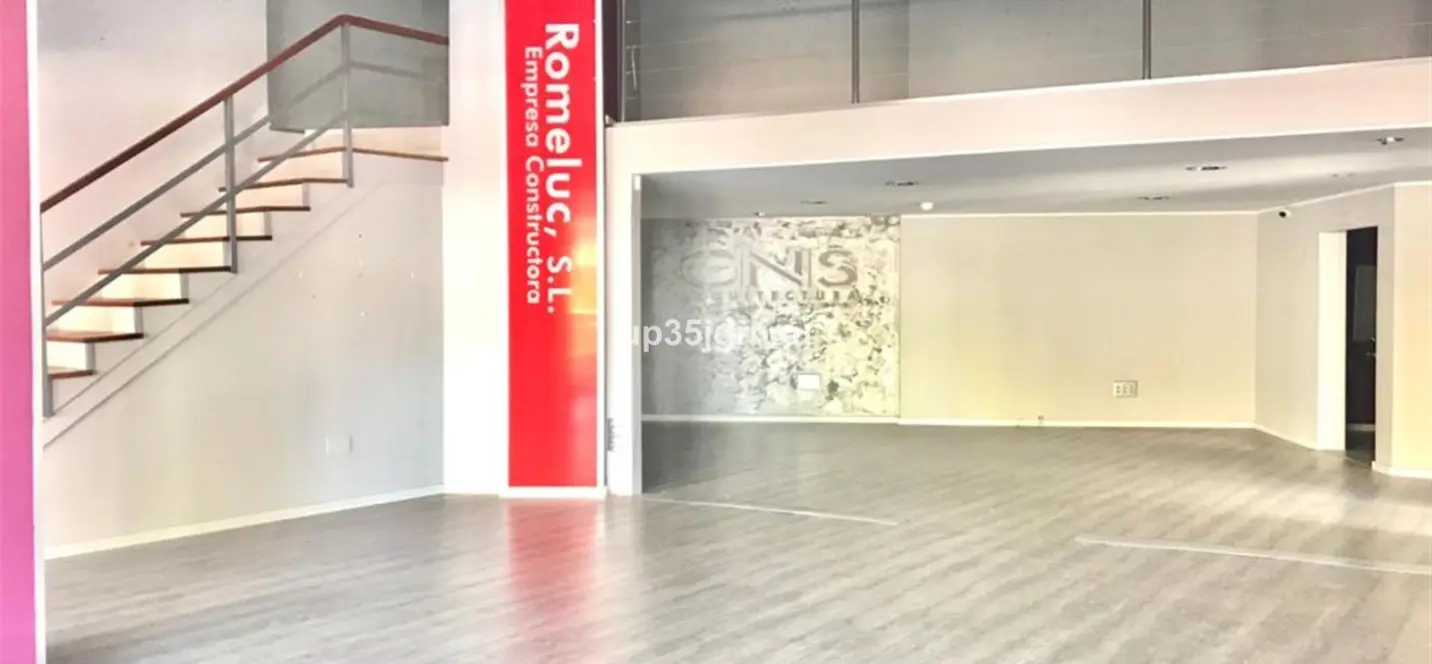 Venta de local comercial en Estepona 0