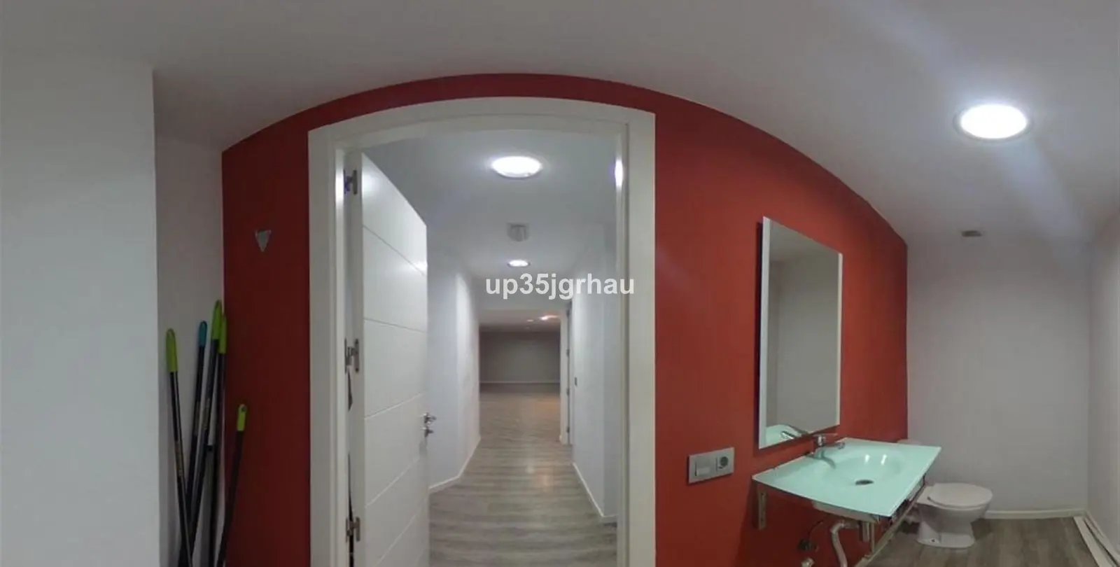 Venta de local comercial en Estepona 10