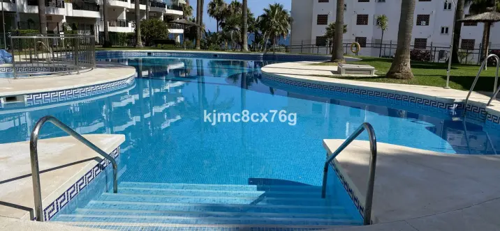 Sale of middle floor apartment in Calahonda 0