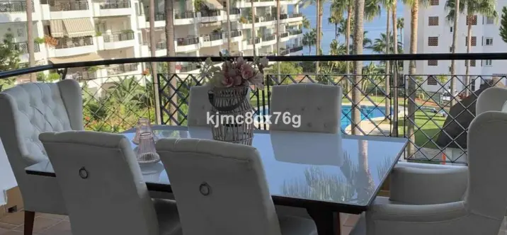 Sale of middle floor apartment in Calahonda 1