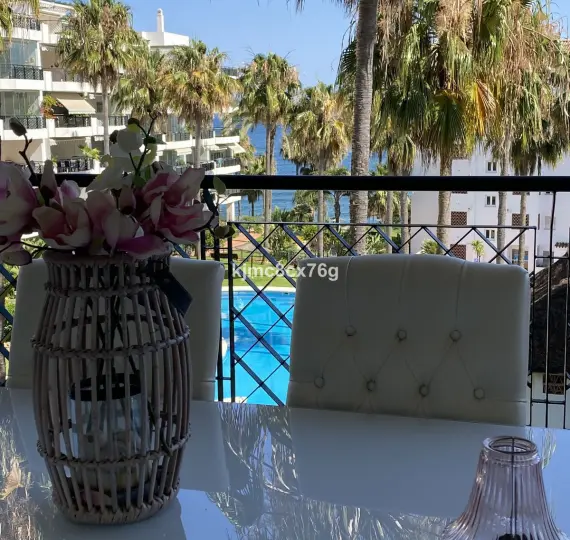 Sale of middle floor apartment in Calahonda