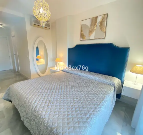 Sale of middle floor apartment in Calahonda