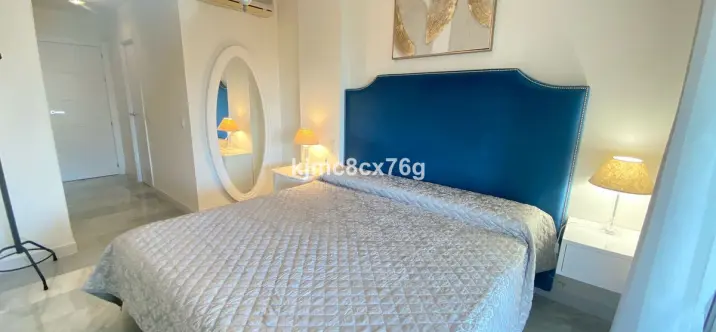 Sale of middle floor apartment in Calahonda 3