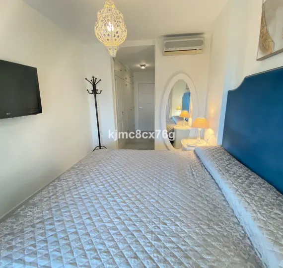 Sale of middle floor apartment in Calahonda