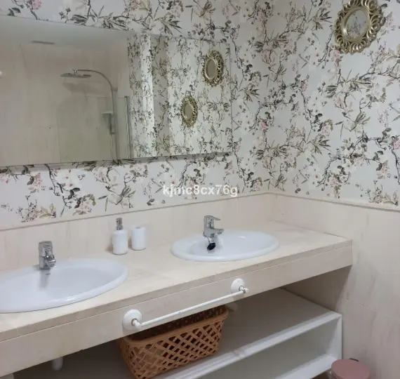 Sale of middle floor apartment in Calahonda