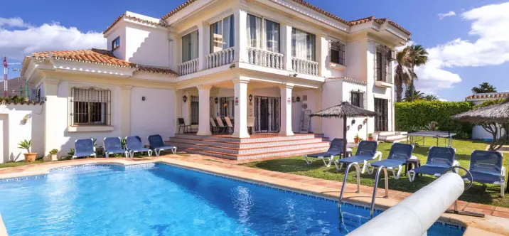 Sale of detached villa in Estepona 0
