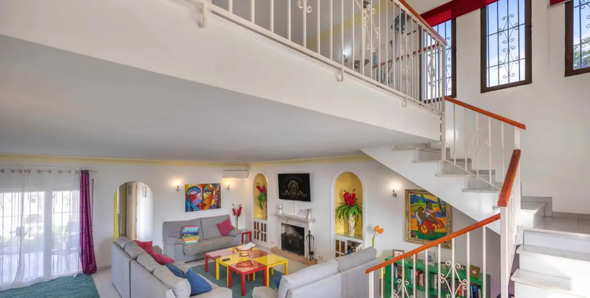 Sale of detached villa in Estepona 2