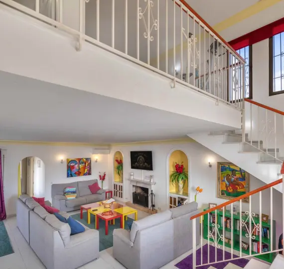 Sale of detached villa in Estepona