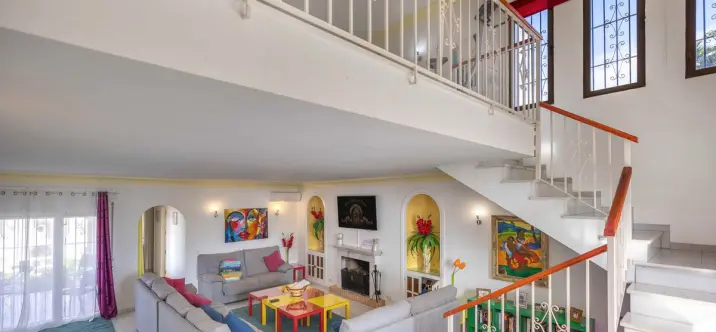 Sale of detached villa in Estepona 1