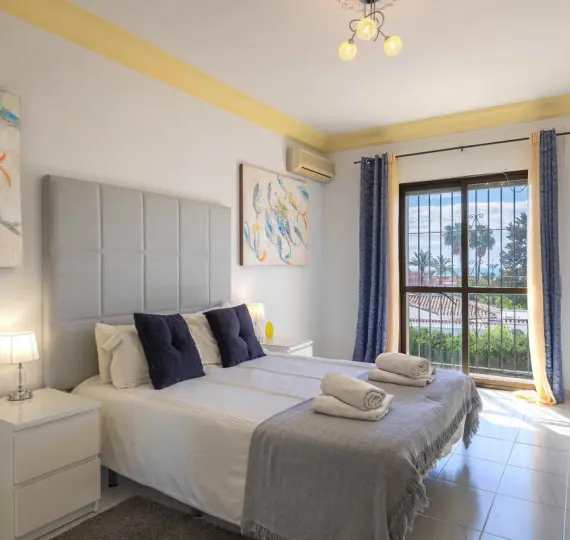 Sale of detached villa in Estepona