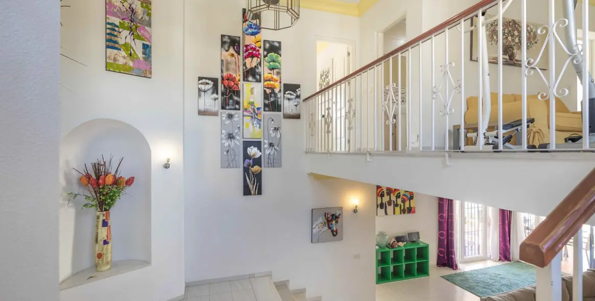 Sale of detached villa in Estepona 5