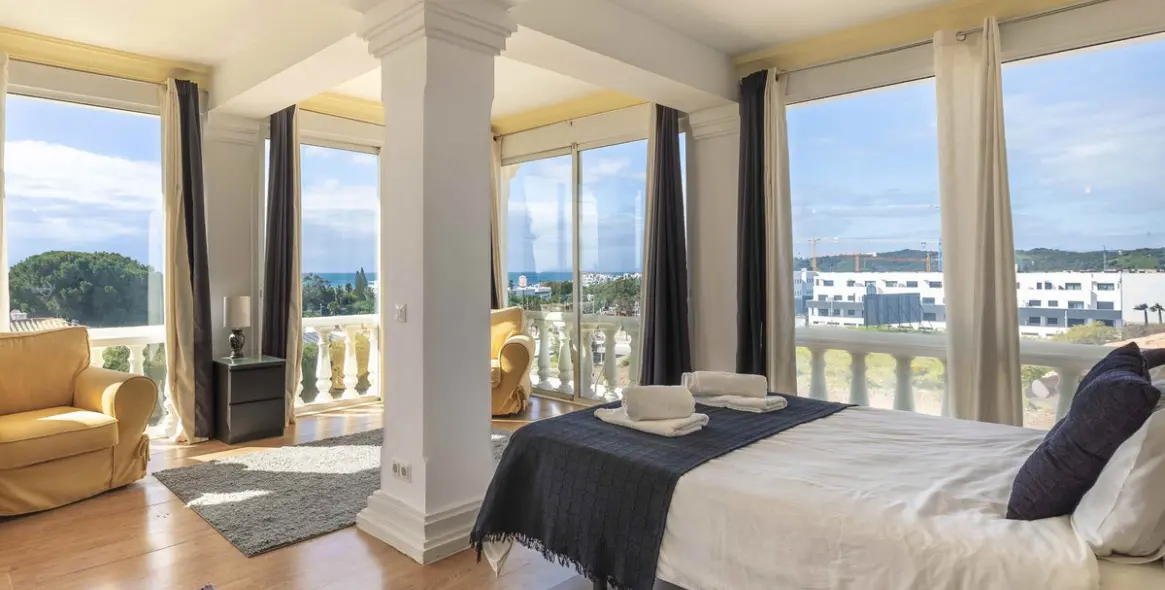 Sale of detached villa in Estepona 6