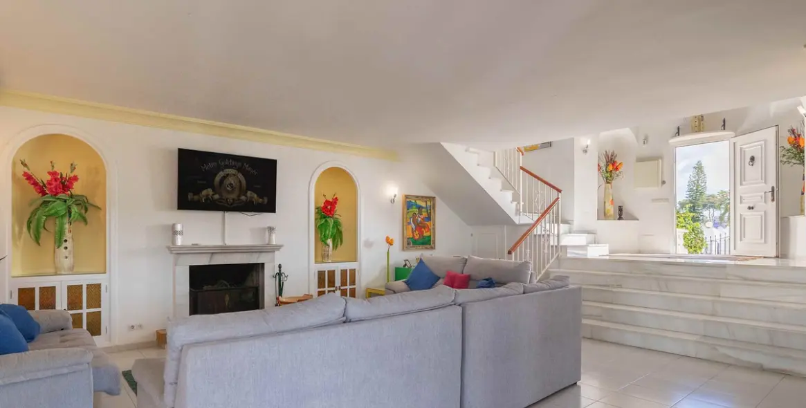 Sale of detached villa in Estepona 9