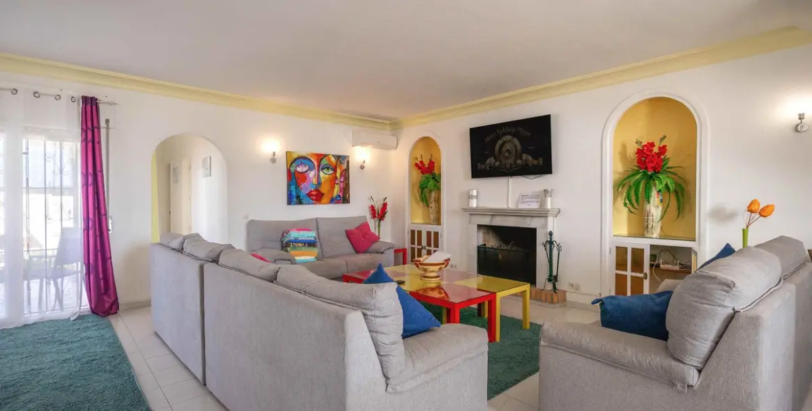 Sale of detached villa in Estepona 10