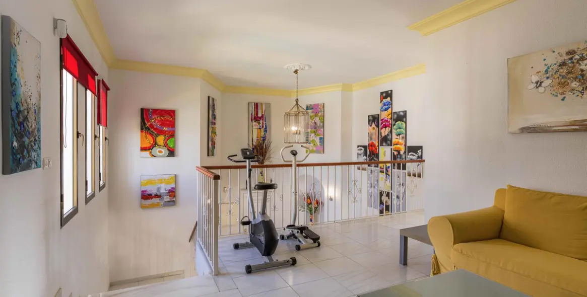 Sale of detached villa in Estepona 11