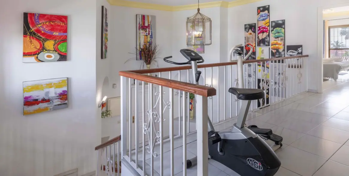 Sale of detached villa in Estepona 13