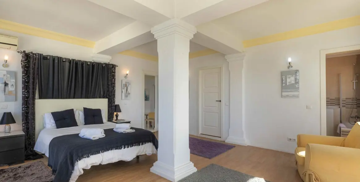 Sale of detached villa in Estepona 14