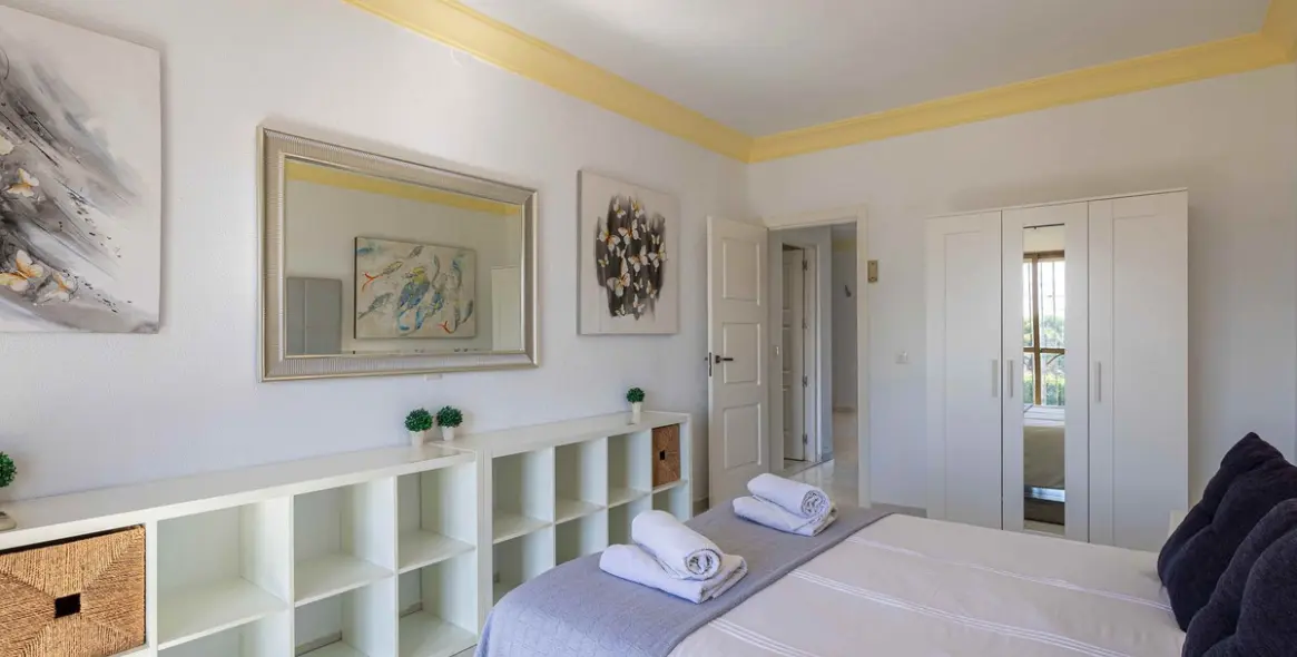 Sale of detached villa in Estepona 20