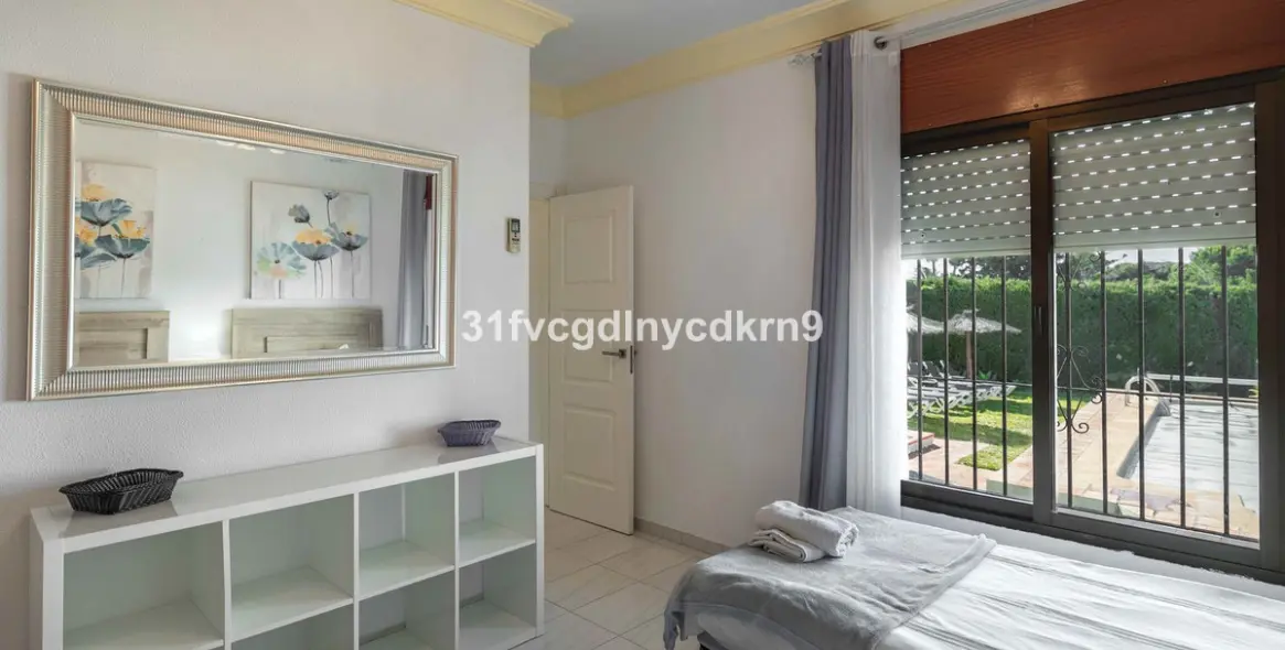 Sale of detached villa in Estepona 26