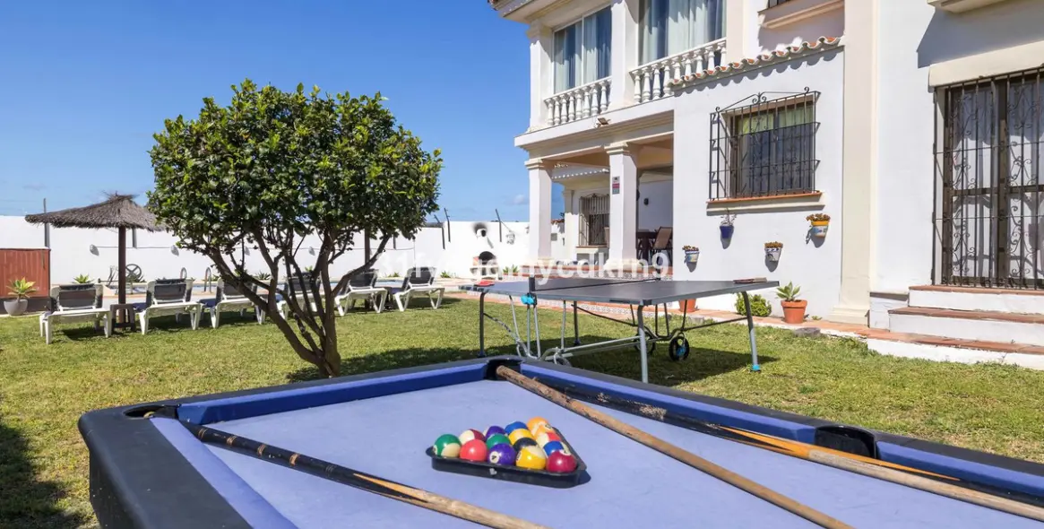 Sale of detached villa in Estepona 27