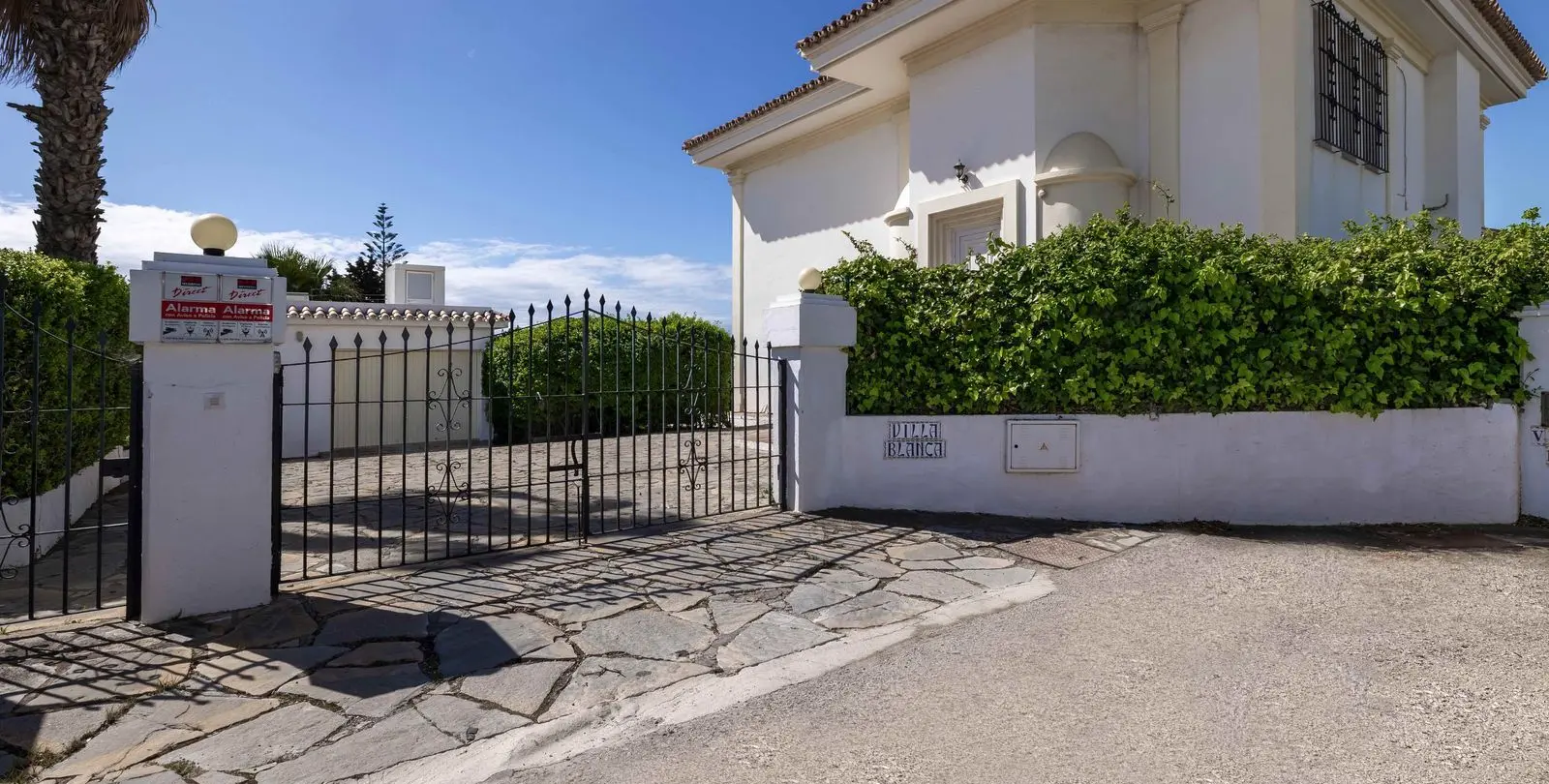 Sale of detached villa in Estepona 6