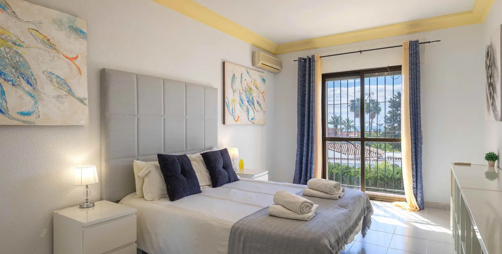 Sale of detached villa in Estepona 9