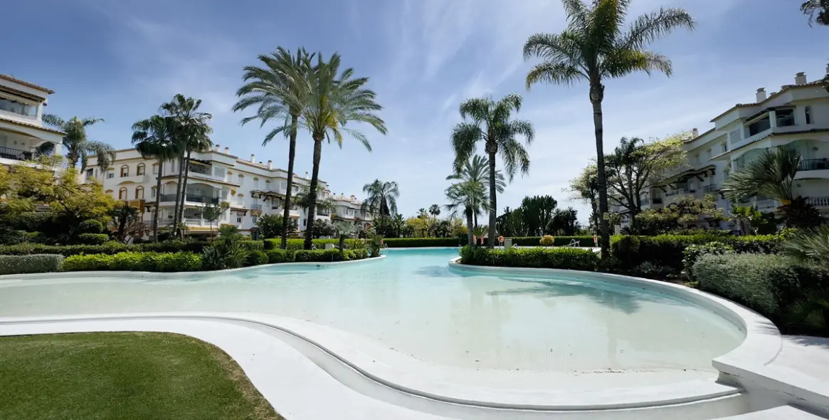 Sale of ground floor apartment in Marbella 2