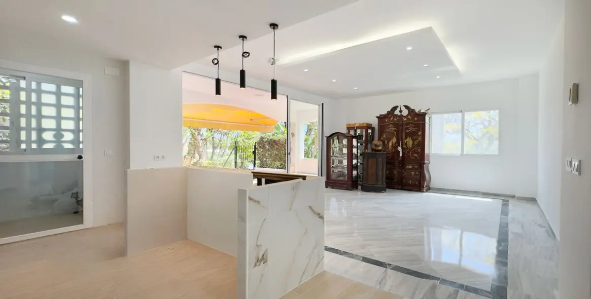 Sale of ground floor apartment in Marbella 10