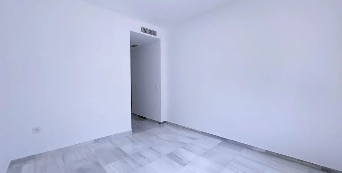 Sale of ground floor apartment in Marbella 16