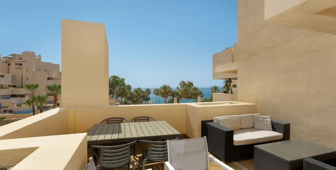 Продажа двухуровневого пентхауса в Estepona 2