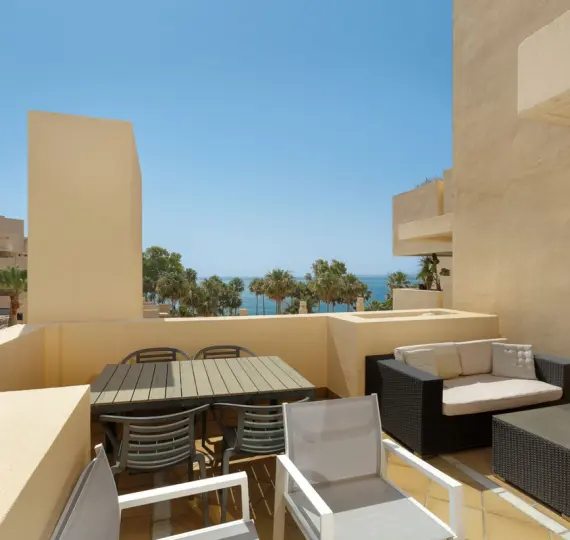 Продажа двухуровневого пентхауса в Estepona