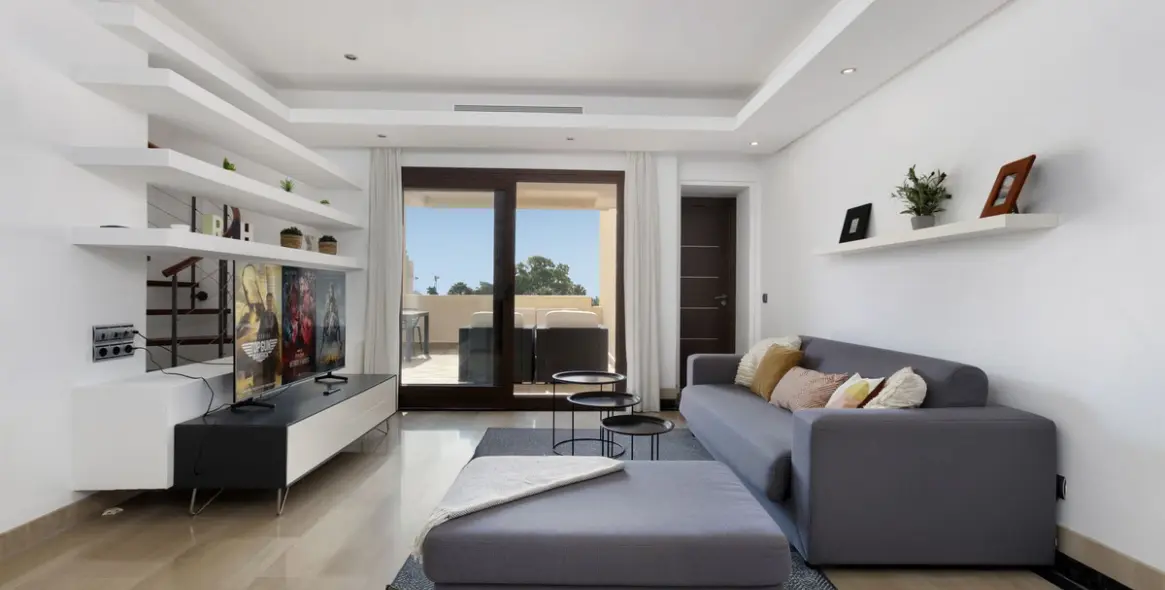 Продажа двухуровневого пентхауса в Estepona 3