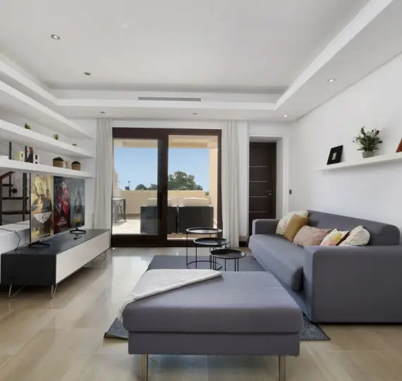 Продажа двухуровневого пентхауса в Estepona