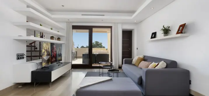 Продажа двухуровневого пентхауса в Estepona 2