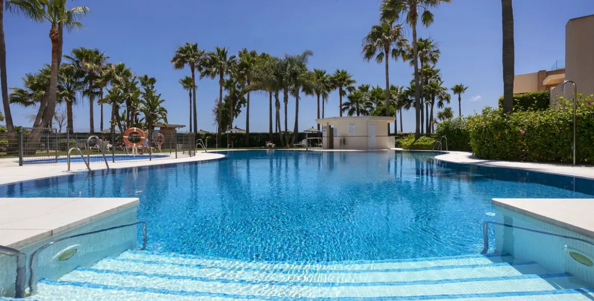 Продажа двухуровневого пентхауса в Estepona 4