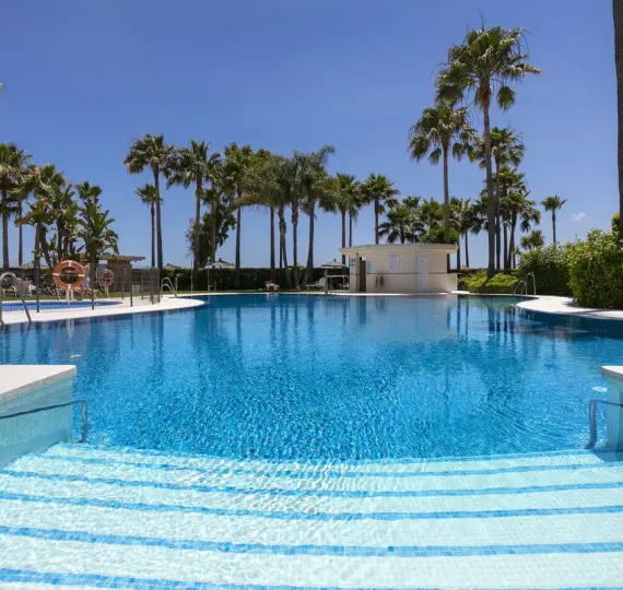 Продажа двухуровневого пентхауса в Estepona