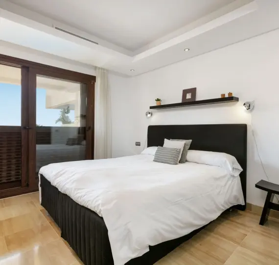 Продажа двухуровневого пентхауса в Estepona