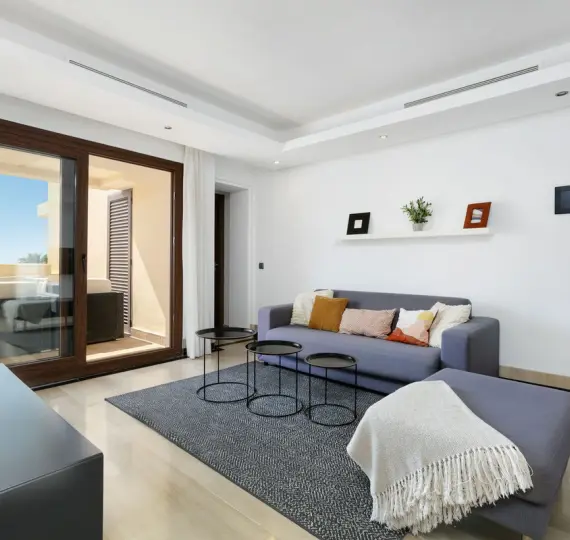 Продажа двухуровневого пентхауса в Estepona