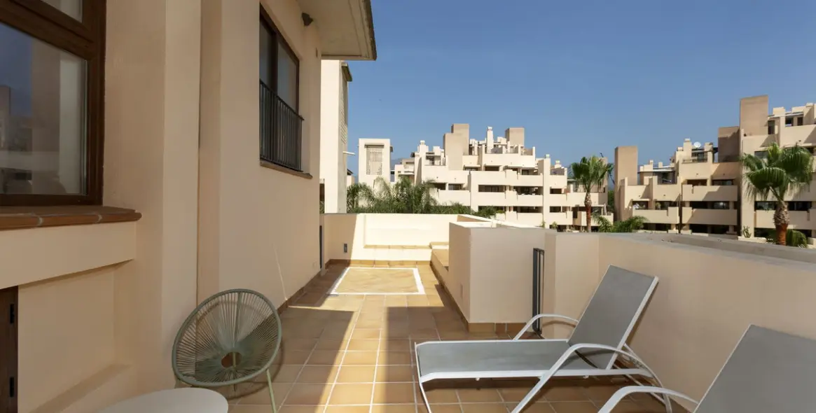 Продажа двухуровневого пентхауса в Estepona 14