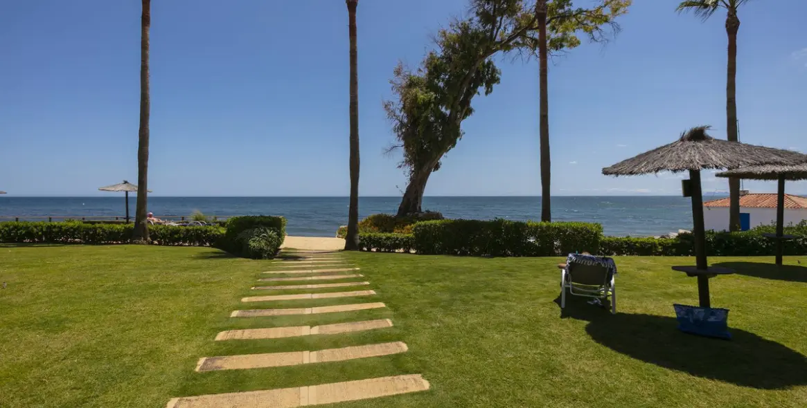 Продажа двухуровневого пентхауса в Estepona 20