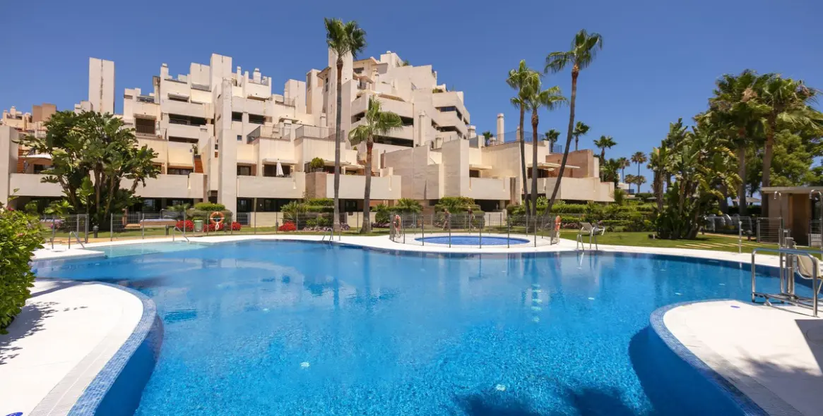 Sale of penthouse duplex in Estepona 28