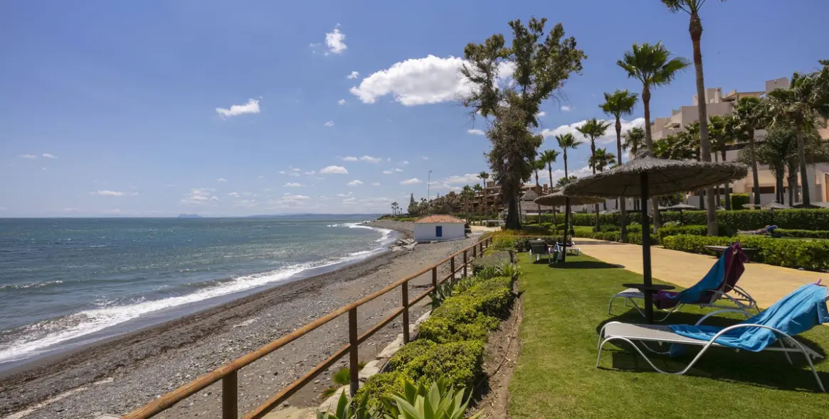 Sale of penthouse duplex in Estepona 31