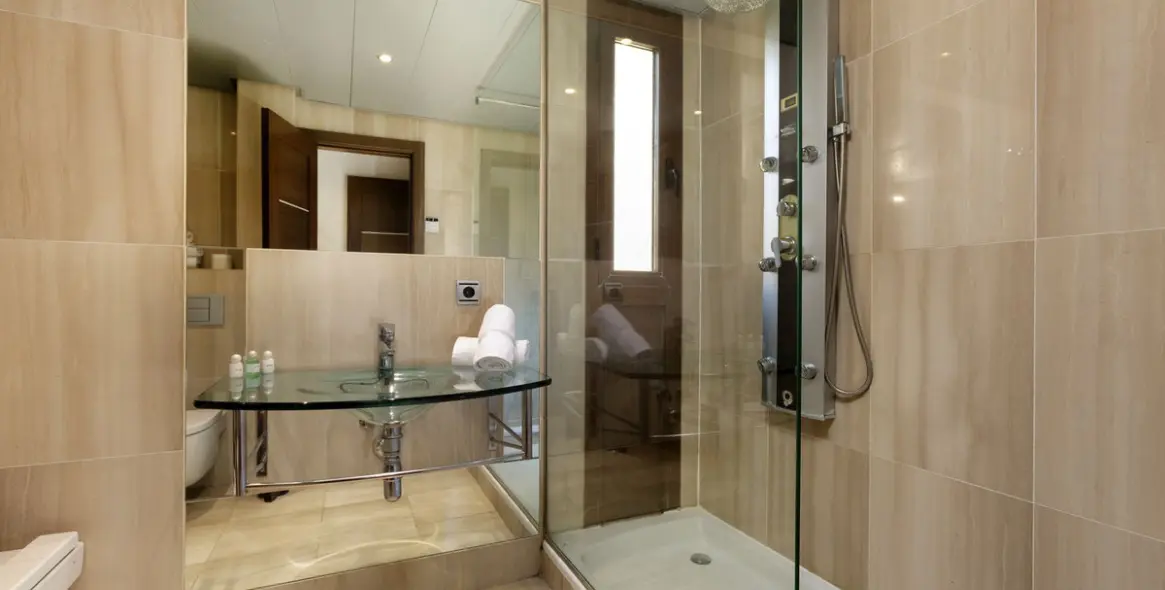 Sale of penthouse duplex in Estepona 33