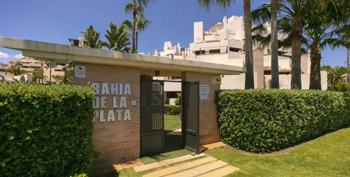 Sale of penthouse duplex in Estepona 35