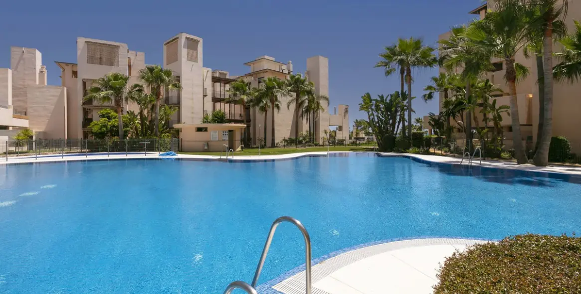 Sale of penthouse duplex in Estepona 39