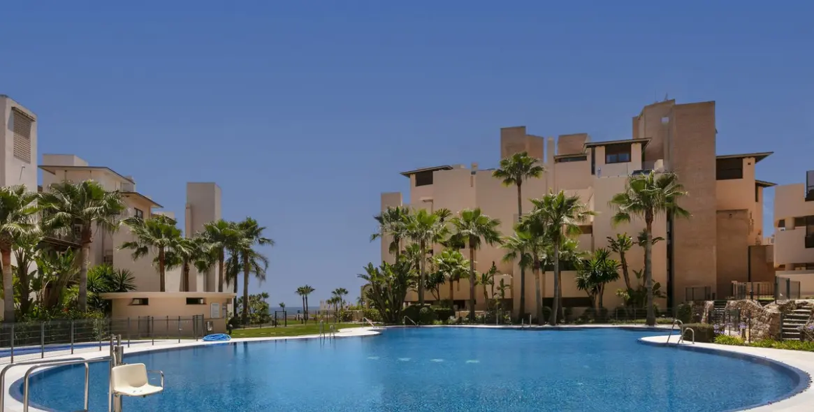 Sale of penthouse duplex in Estepona 40