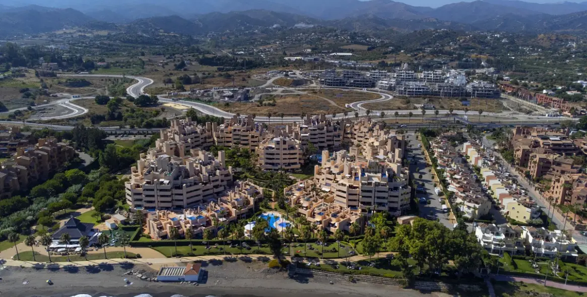 Sale of penthouse duplex in Estepona 42