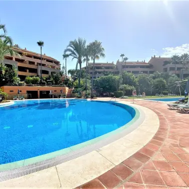 Продажа апартаментов на первом этаже в Bahía de Marbella