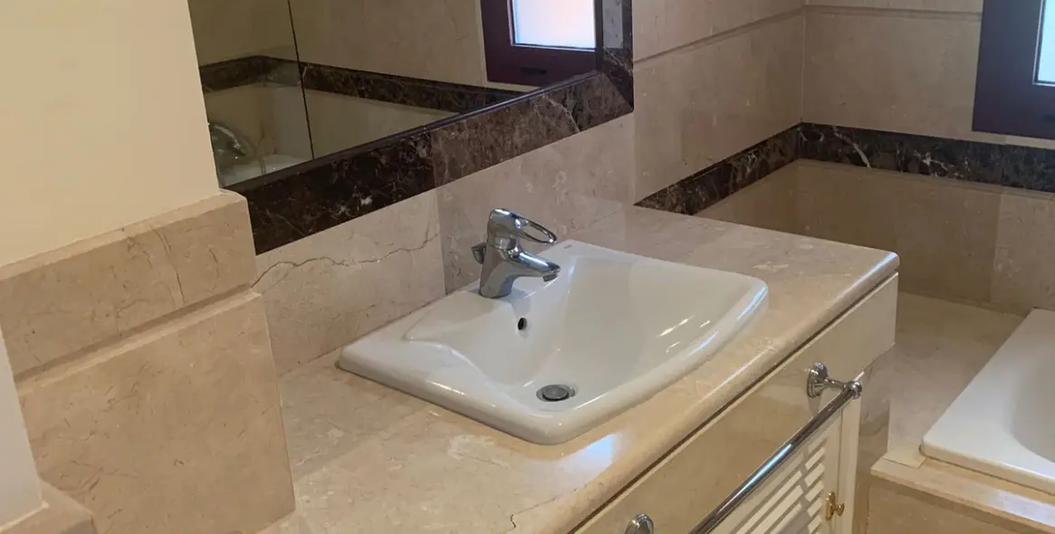 Продажа апартаментов на первом этаже в Bahía de Marbella 10