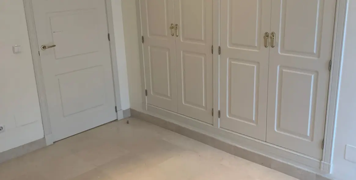 Продажа апартаментов на первом этаже в Bahía de Marbella 14